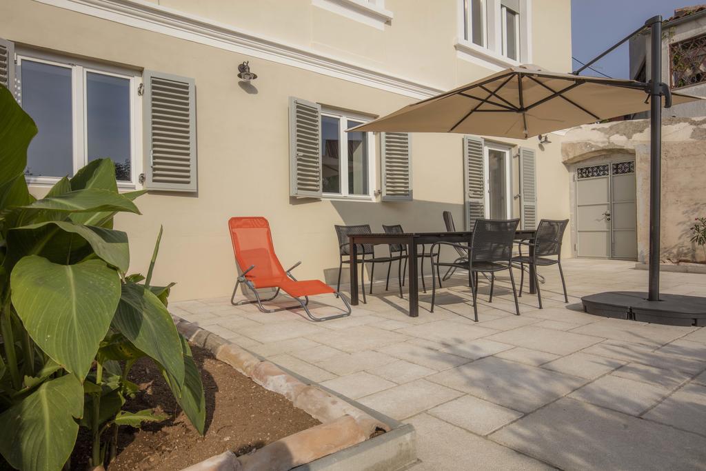 Apartments Villa Adrienne Мали-Лошинь Экстерьер фото