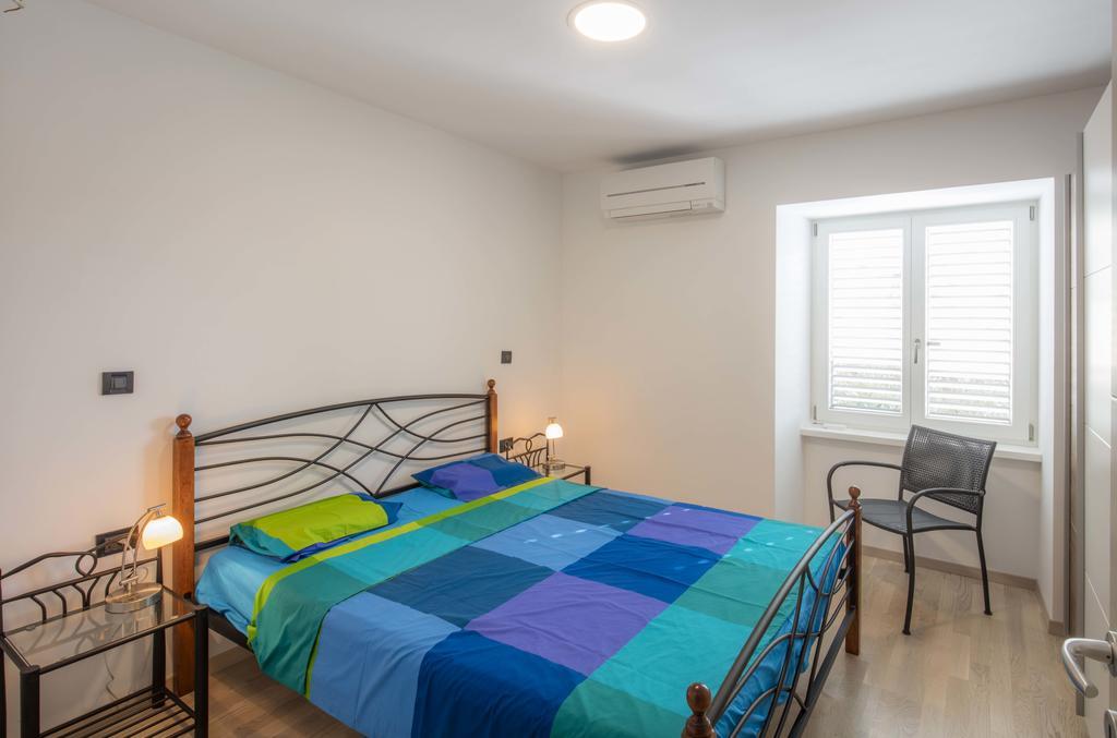 Apartments Villa Adrienne Мали-Лошинь Экстерьер фото