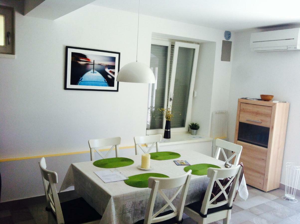 Apartments Villa Adrienne Мали-Лошинь Экстерьер фото