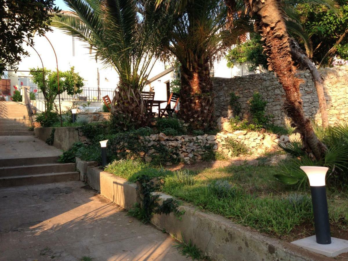 Apartments Villa Adrienne Мали-Лошинь Экстерьер фото