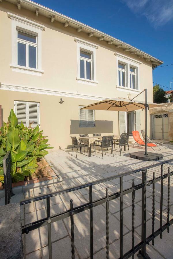 Apartments Villa Adrienne Мали-Лошинь Экстерьер фото
