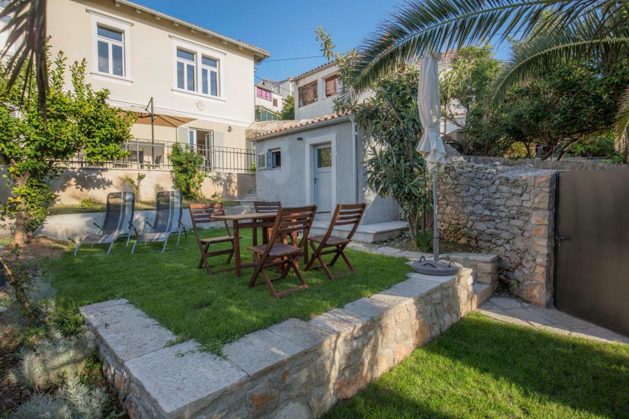 Apartments Villa Adrienne Мали-Лошинь Экстерьер фото