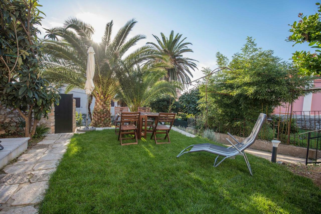 Apartments Villa Adrienne Мали-Лошинь Экстерьер фото