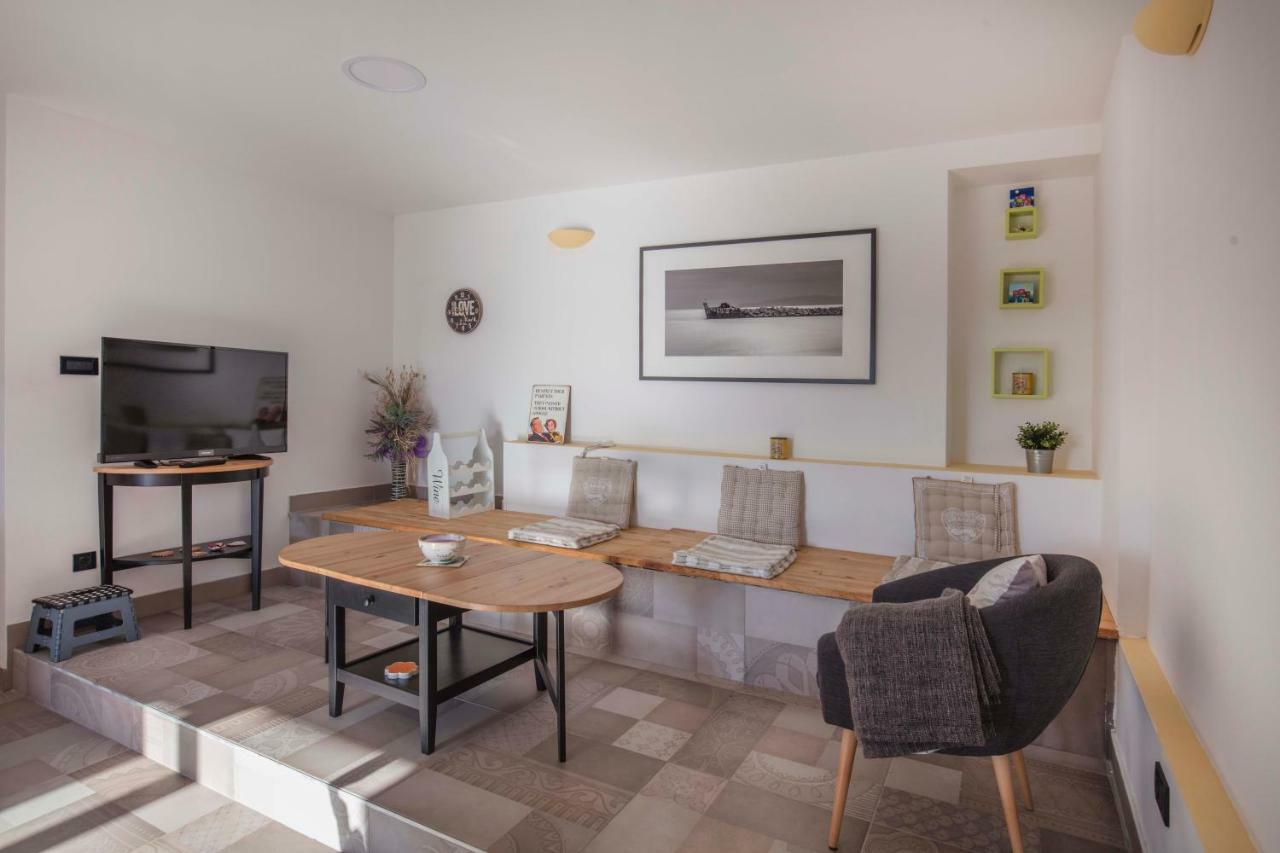 Apartments Villa Adrienne Мали-Лошинь Экстерьер фото
