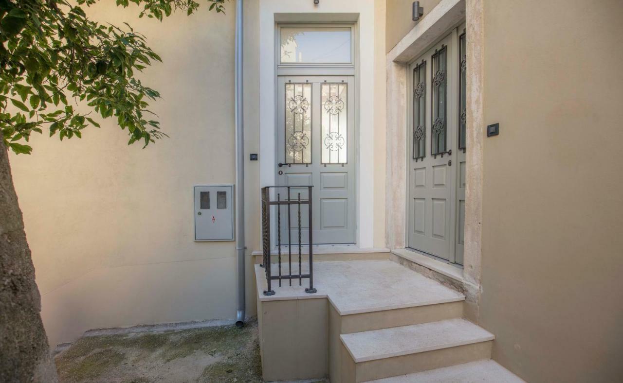 Apartments Villa Adrienne Мали-Лошинь Экстерьер фото