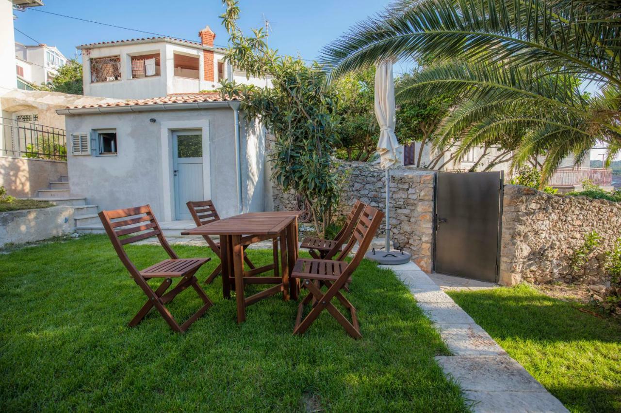 Apartments Villa Adrienne Мали-Лошинь Экстерьер фото